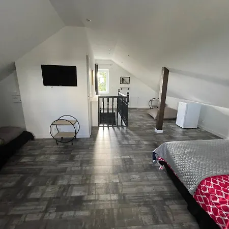 O' Li Douillet Nyaraló